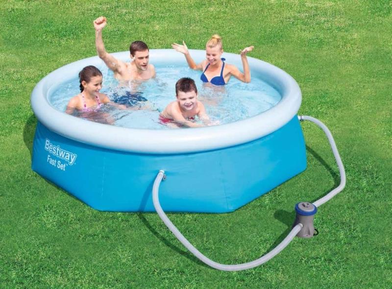 Piscina Insuflável Bestway ,  O kit inclui uma bomba de limpeza com filtro de 1.249 l/h.