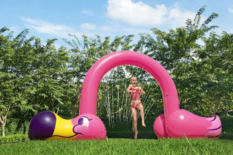 Aspersor de água gigante em forma de flamingo